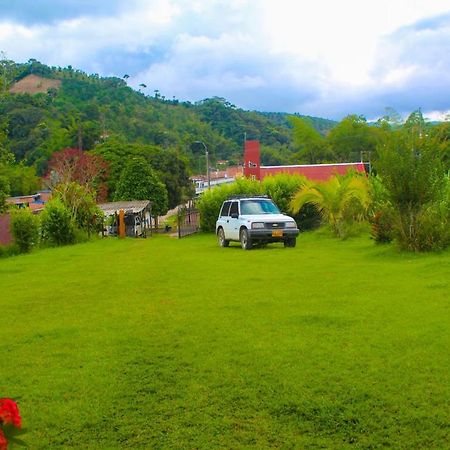 Hotel Casa De Teja Norcasia Kültér fotó